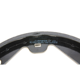 Тормозные колодки барабанные BOSCH 0986487755