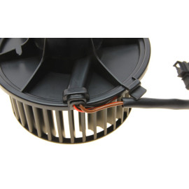 Моторчик печки AUTOTECHTEILE 3819003